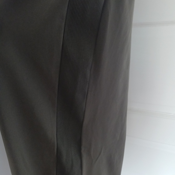 Athleta Brooklyn Legacy Mid Rise Jogger Size 6 Olive Green - Picture 13 of 15